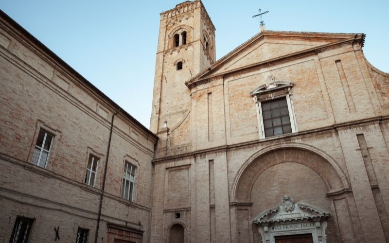 CAPODANNO NELLE MARCHE TRA BORGHI ANTICHI E CITTÀ D'ARTE 
